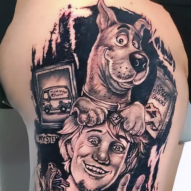 Tatuagem realismo de Scooby Doo e Salsicha